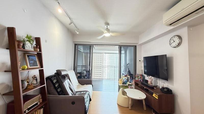 139B Lorong 1A Toa Payoh, 139B Lorong 1A Toa Payoh, Balestier / Toa Payoh, 3 Bedrooms, 980 sqft, HDB Flat For Sale, by James Yeo, 500261555 - Living Room - PropertyGuru.com.sg