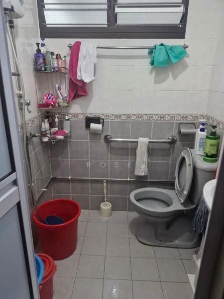 319 Ang Mo Kio Avenue 1, 319 Ang Mo Kio Avenue 1, Ang Mo Kio / Bishan / Thomson, Room Rental, 120 sqft, HDB Flat For Rent, by Rose Ting, 500261557 - Bathroom - PropertyGuru.com.sg