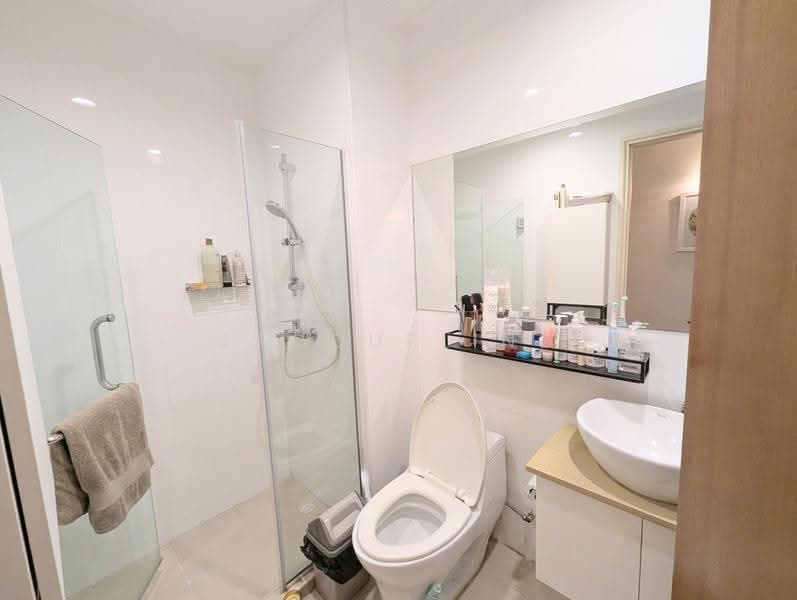 Gallop Gables, 70 Farrer Road, Tanglin / Holland / Bukit Timah, 2 Bedrooms, 1,184 sqft, Condominium For Rent, by Jacqueline French, 500261586 - Common Bathroom - PropertyGuru.com.sg
