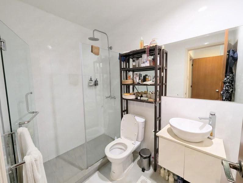 Gallop Gables, 70 Farrer Road, Tanglin / Holland / Bukit Timah, 2 Bedrooms, 1,184 sqft, Condominium For Rent, by Jacqueline French, 500261586 - Master Bathroom - PropertyGuru.com.sg
