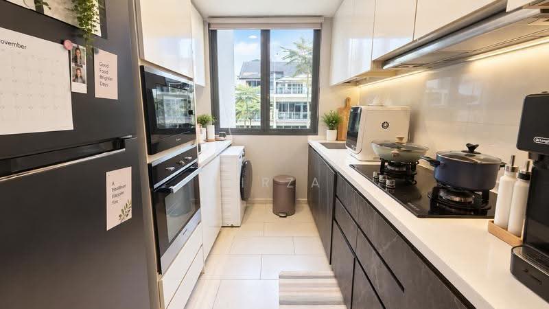 Palm Isles, 40 Flora Drive, Changi Airport / Changi Village, 3 Bedrooms, 990 sqft, Condominium For Sale, by Mirza Amir, 500261652 - Kitchen - PropertyGuru.com.sg