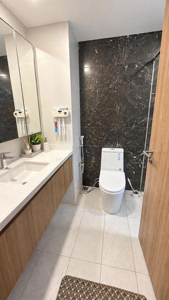 Palm Isles, 40 Flora Drive, Changi Airport / Changi Village, 3 Bedrooms, 990 sqft, Condominium For Sale, by Mirza Amir, 500261652 - Bathroom - PropertyGuru.com.sg