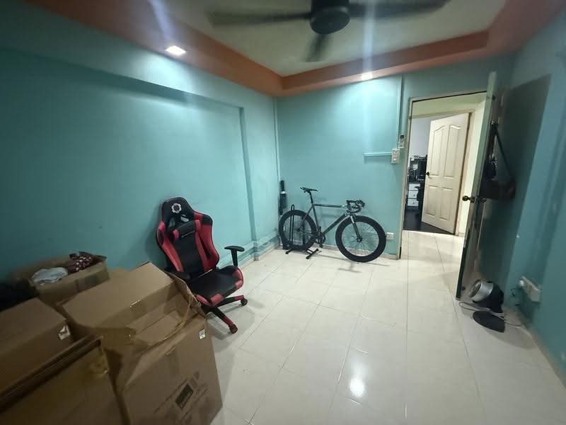 150 Ang Mo Kio Avenue 5, 150 Ang Mo Kio Avenue 5, Ang Mo Kio / Bishan / Thomson, 2 Bedrooms, 894 sqft, HDB Flat For Sale, by G. Rajan, 500261654 - Master room with attach toilet - PropertyGuru.com.sg