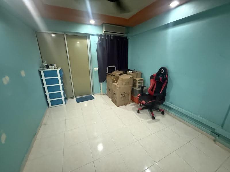 150 Ang Mo Kio Avenue 5, 150 Ang Mo Kio Avenue 5, Ang Mo Kio / Bishan / Thomson, 2 Bedrooms, 894 sqft, HDB Flat For Sale, by G. Rajan, 500261654 - Interior-master room - PropertyGuru.com.sg