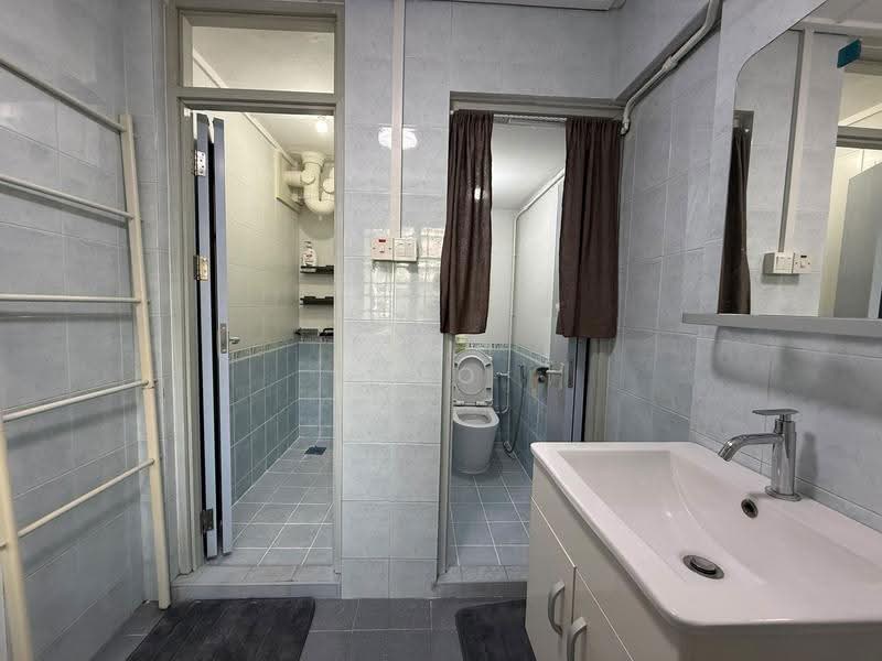 201 Toa Payoh North, 201 Toa Payoh North, Balestier / Toa Payoh, 3 Bedrooms, 936 sqft, HDB Flat For Sale, by Yeo Tong Boon, 500261657 - Bathroom - PropertyGuru.com.sg