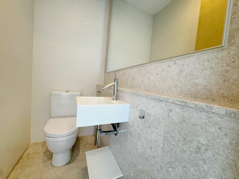 The Azure Sentosa Premium Living, Harbourfront / Telok Blangah, 4 Bedrooms, 2,121 sqft, Condominium For Sale, by Karmen Seam, 500261682 - Bathroom - PropertyGuru.com.sg