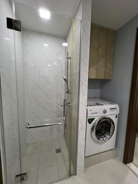 Loft @ Nathan, 31 Nathan Road, Tanglin / Holland / Bukit Timah, 1 Bedroom, 463 sqft, Condominium For Sale, by Jac Chong, 500261684 - Bathroom - PropertyGuru.com.sg
