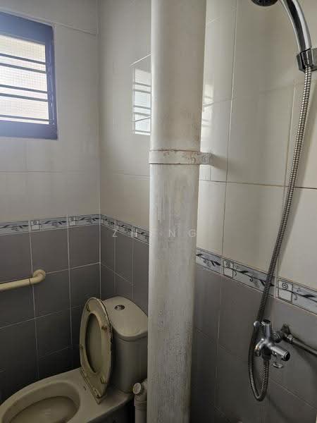 701 West Coast Road, 701 West Coast Road, Buona Vista / West Coast / Clementi New Town, Room Rental, 120 sqft, HDB Flat For Rent, by Zheng Ronghua 郑荣华, 500261693 - Bathroom - PropertyGuru.com.sg