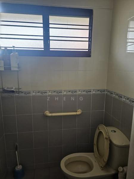 701 West Coast Road, 701 West Coast Road, Buona Vista / West Coast / Clementi New Town, Room Rental, 120 sqft, HDB Flat For Rent, by Zheng Ronghua 郑荣华, 500261693 - Bathroom - PropertyGuru.com.sg
