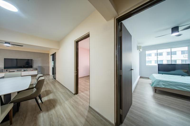 873 Tampines Street 84, 873 Tampines Street 84, Pasir Ris / Tampines, 4 Bedrooms, 1,302 sqft, HDB Flat For Sale, by Carin Pay, 500261697 - Corridor - PropertyGuru.com.sg