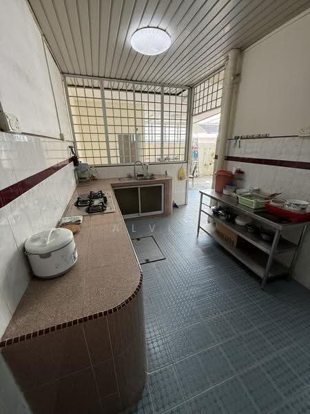Sembawang Springs Estate, Jalan Salang, Sembawang / Yishun, 6 Bedrooms, 3,000 sqft, Terraced House For Sale, by Alvin Lim, 500261717 - Kitchen - PropertyGuru.com.sg