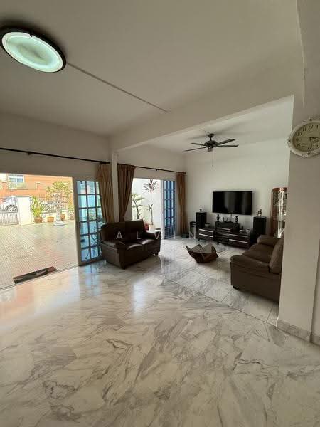 Sembawang Springs Estate, Jalan Salang, Sembawang / Yishun, 6 Bedrooms, 3,000 sqft, Terraced House For Sale, by Alvin Lim, 500261717 - Living Room - PropertyGuru.com.sg