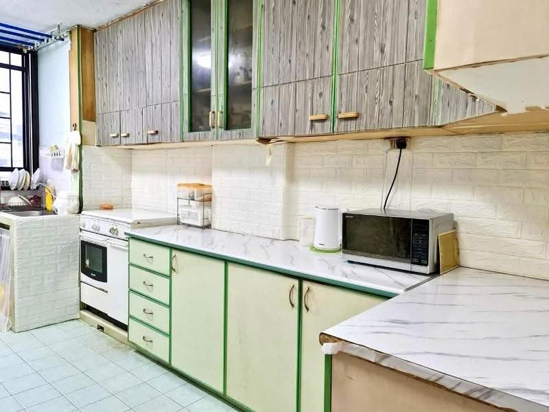 Spacious Corner 3 Room HDB near Bukit Batok MRT, , 2 Bedrooms, 743 sqft, HDB Flat For Sale, by Aina Lie 李艾娜, 500261718 - Kitchen - PropertyGuru.com.sg