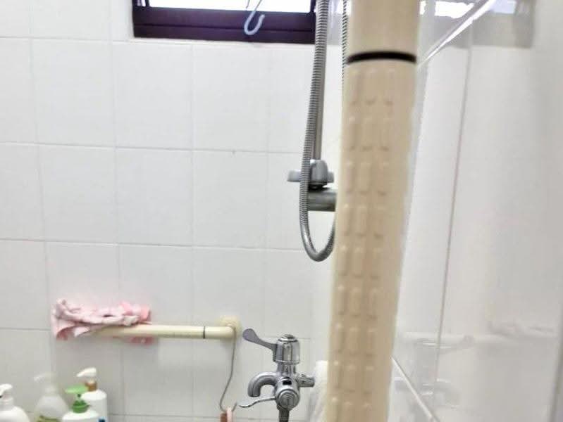 Spacious Corner 3 Room HDB near Bukit Batok MRT, , 2 Bedrooms, 743 sqft, HDB Flat For Sale, by Aina Lie 李艾娜, 500261718 - Bathroom - PropertyGuru.com.sg