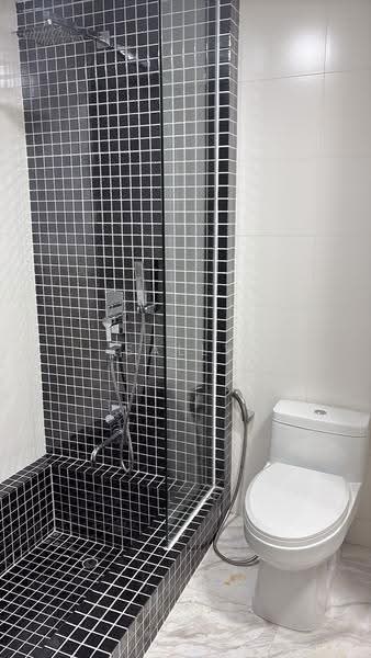 Ferraria Park Condo, 8 Flora Drive, Changi Airport / Changi Village, 2 Bedrooms, 914 sqft, Condominium For Rent, by Sally Cheah, 500261750 - Bathroom - PropertyGuru.com.sg