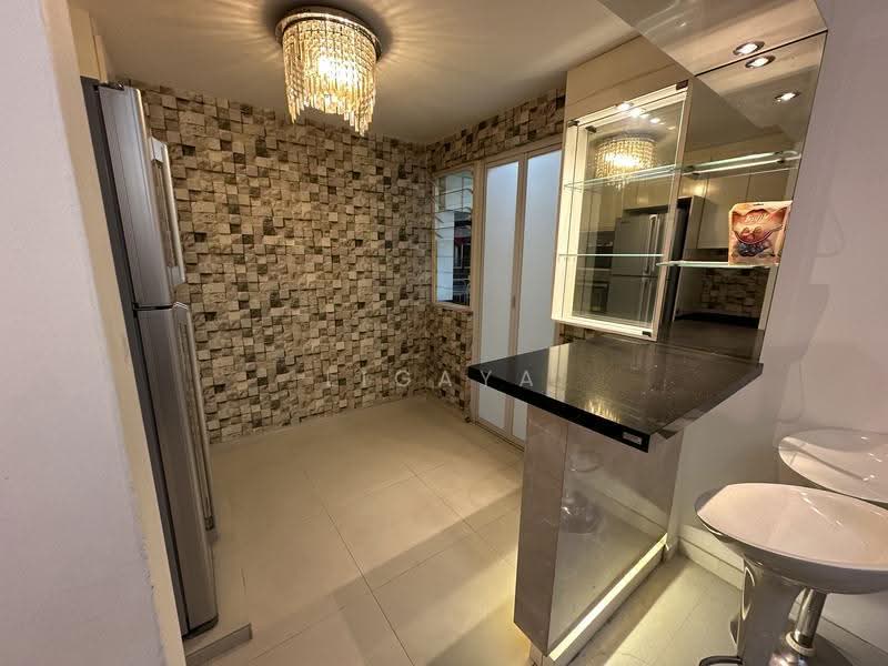 The Esparis, 7 Pasir Ris Drive 4, Pasir Ris / Tampines, 3 Bedrooms, 1,258 sqft, Condominium For Sale, by Ligaya Gay Dela Cerna, 500261752 - Kitchen - PropertyGuru.com.sg