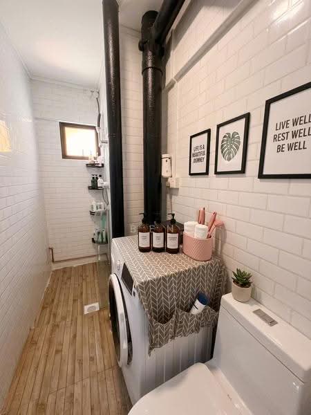 130 Bedok Reservoir Road, 130 Bedok Reservoir Road, Bedok / Upper East Coast, 3 Bedrooms, 1,539 sqft, HDB Flat For Sale, by Ben Wong, 500261806 - Bathroom - PropertyGuru.com.sg