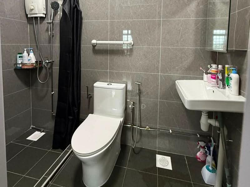 257 Serangoon Central Drive, 257 Serangoon Central Drive, Hougang / Punggol / Sengkang, 3 Bedrooms, 1,238 sqft, HDB Flat For Rent, by David Koay Leeng Keong, 500261853 - Bathroom - PropertyGuru.com.sg