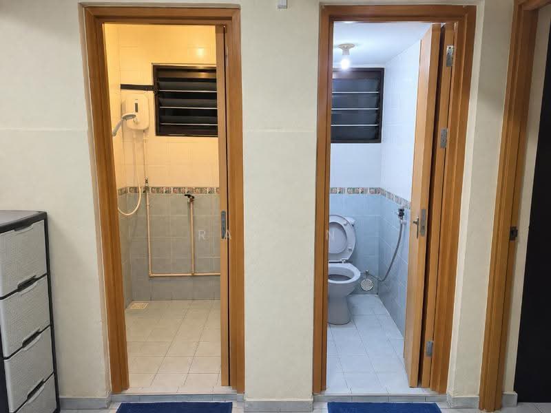 67 Kallang Bahru, 67 Kallang Bahru, Balestier / Toa Payoh, 2 Bedrooms, 700 sqft, HDB Flat For Sale, by Rayson Cheong, 500261871 - Bathroom - PropertyGuru.com.sg