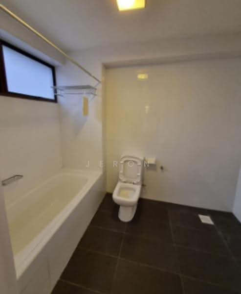 The Cairnhill, 4 Cairnhill Rise, Orchard / River Valley, 4 Bedrooms, 2,788 sqft, Condominium For Rent, by Jeron Lee, 500261876 - Bathroom - PropertyGuru.com.sg