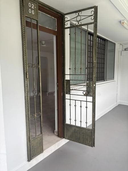824 Woodlands Street 81, 824 Woodlands Street 81, Admiralty / Woodlands, 3 Bedrooms, 904 sqft, HDB Flat For Sale, by Beatrice Ng, 500261884 - Entrance - PropertyGuru.com.sg