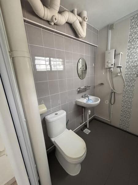 824 Woodlands Street 81, 824 Woodlands Street 81, Admiralty / Woodlands, 3 Bedrooms, 904 sqft, HDB Flat For Sale, by Beatrice Ng, 500261884 - Bathroom - PropertyGuru.com.sg