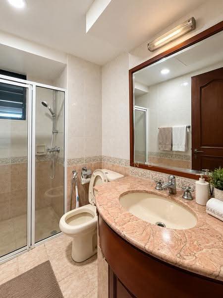 Westcove Condo, 16 West Coast Crescent, Buona Vista / West Coast / Clementi New Town, 3 Bedrooms, 1,206 sqft, Condominium For Rent, by Raymond Tung, 500261887 - Common Bathroom - PropertyGuru.com.sg