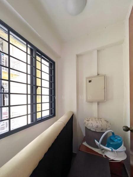 Westcove Condo, 16 West Coast Crescent, Buona Vista / West Coast / Clementi New Town, 3 Bedrooms, 1,206 sqft, Condominium For Rent, by Raymond Tung, 500261887 - Utility / Maidโs Room - PropertyGuru.com.sg