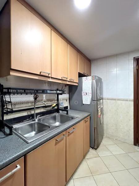 Westcove Condo, 16 West Coast Crescent, Buona Vista / West Coast / Clementi New Town, 3 Bedrooms, 1,206 sqft, Condominium For Rent, by Raymond Tung, 500261887 - Kitchen - PropertyGuru.com.sg