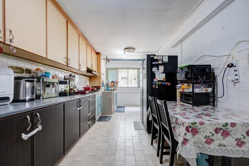 146 Bukit Batok West Avenue 6, 146 Bukit Batok West Avenue 6, Dairy Farm / Bukit Panjang / Choa Chu Kang, 3 Bedrooms, 1,001 sqft, HDB Flat For Sale, by Hakim Halim, 500261898 - Kitchen - PropertyGuru.com.sg