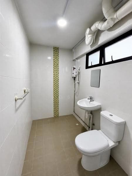 429 Tampines Street 41, 429 Tampines Street 41, Pasir Ris / Tampines, 3 Bedrooms, 1,539 sqft, HDB Flat For Sale, by Jose Loh Zhenhao, 500261915 - Bathroom - PropertyGuru.com.sg