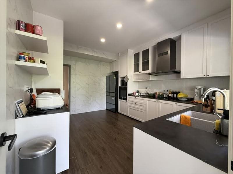 Beautiful House with impeccable furnishings, not to be missed!, Clementi Park / Upper Bukit Timah, 5 Bedrooms, 4,000 sqft, Corner Terrace For Sale, by Joyce Sim, 500261933 - Kitchen - PropertyGuru.com.sg