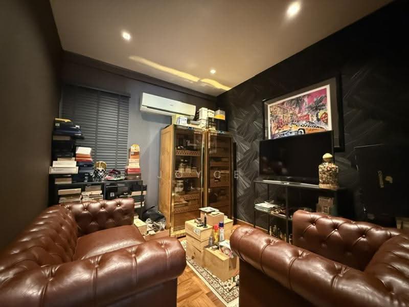 Beautiful House with impeccable furnishings, not to be missed!, Clementi Park / Upper Bukit Timah, 5 Bedrooms, 4,000 sqft, Corner Terrace For Sale, by Joyce Sim, 500261933 - Living Room - PropertyGuru.com.sg
