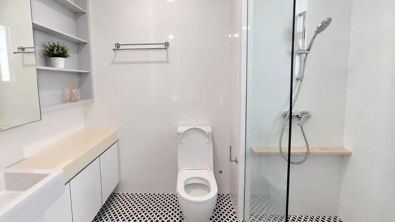 Roots @ Transit, 9 Transit Road, Mandai / Upper Thomson, 1 Bedroom, 441 sqft, Apartment For Sale, by Ken Tan, 500261945 - Bathroom - PropertyGuru.com.sg