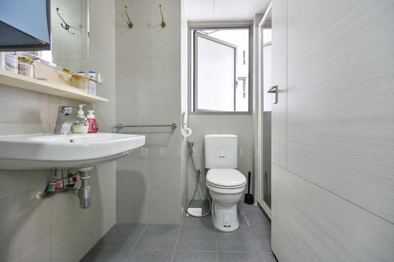 138D Yuan Ching Road, 138D Yuan Ching Road, Boon Lay / Jurong / Tuas, 3 Bedrooms, 958 sqft, HDB Flat For Sale, by Adriel Li Yewen, 500261955 - Bathroom - PropertyGuru.com.sg