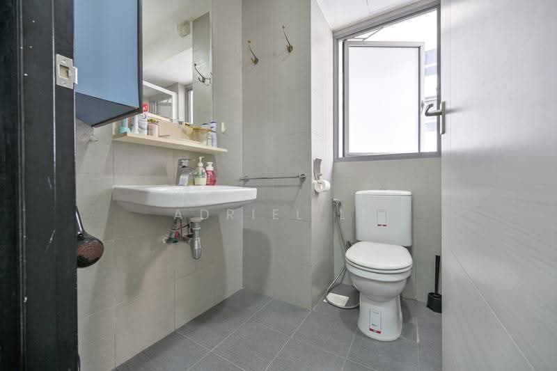 138D Yuan Ching Road, 138D Yuan Ching Road, Boon Lay / Jurong / Tuas, 3 Bedrooms, 958 sqft, HDB Flat For Sale, by Adriel Li Yewen, 500261955 - Bathroom - PropertyGuru.com.sg