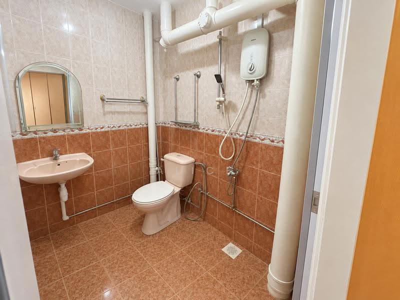 235 Bukit Batok East Avenue 5, 235 Bukit Batok East Avenue 5, Dairy Farm / Bukit Panjang / Choa Chu Kang, 3 Bedrooms, 1,001 sqft, HDB Flat For Sale, by Alice Ong, 500261957 - PropertyGuru.com.sg