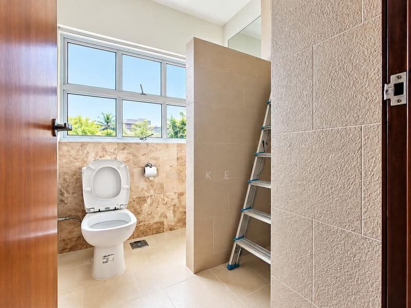 coronation road west, coronation road west, Tanglin / Holland / Bukit Timah, 4 Bedrooms, 15,657 sqft, Semi-Detached House For Sale, by Mike Sek Kok Tiong, 500261974 - Attic toilet - PropertyGuru.com.sg