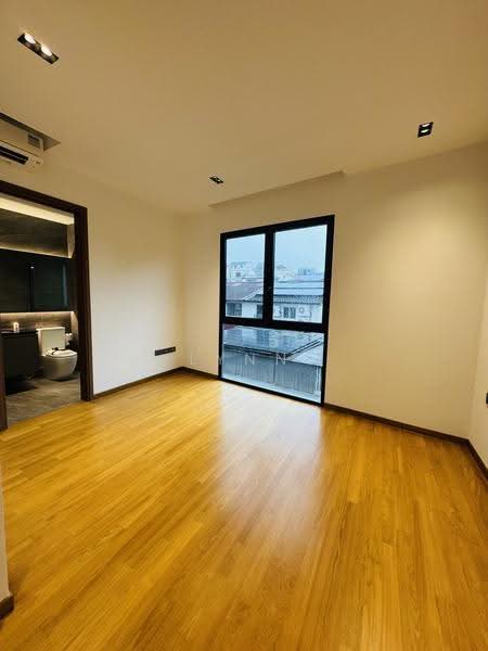 Brand-New 3.5 Storey Inter-Terrace House With Attic & Home Lift, Sembawang / Yishun, 5 Bedrooms, 4,834 sqft, Terraced House For Sale, by Lynn Loh, 500261983 - Bathroom - PropertyGuru.com.sg