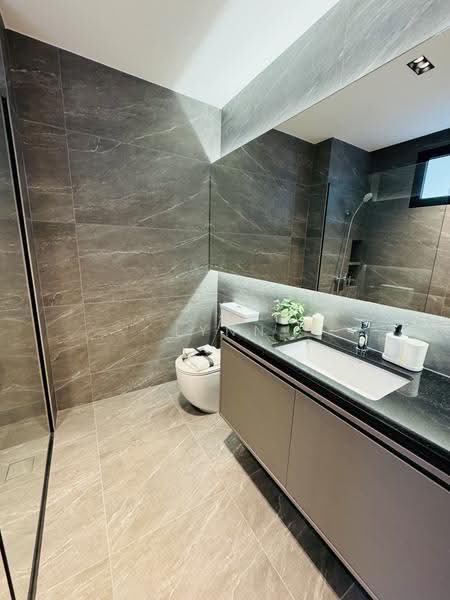 Brand-New 3.5 Storey Inter-Terrace House With Attic & Home Lift, Sembawang / Yishun, 5 Bedrooms, 4,834 sqft, Terraced House For Sale, by Lynn Loh, 500261983 - Bathroom - PropertyGuru.com.sg