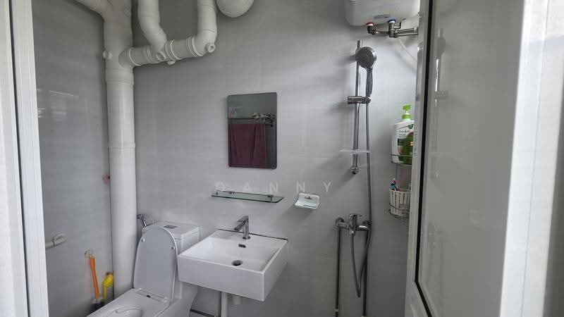 417 Pasir Ris Drive 6, 417 Pasir Ris Drive 6, Pasir Ris / Tampines, Room Rental, 150 sqft, HDB Flat For Rent, by Danny Yeo, 500261995 - Bathroom - PropertyGuru.com.sg
