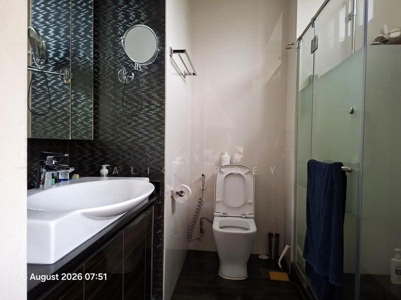 Canary Park, Jalan Simpang Bedok, Bedok / Upper East Coast, 3 Bedrooms, 3,170 sqft, Terraced House For Sale, by Alice Boey, 500262013 - Bathroom - PropertyGuru.com.sg