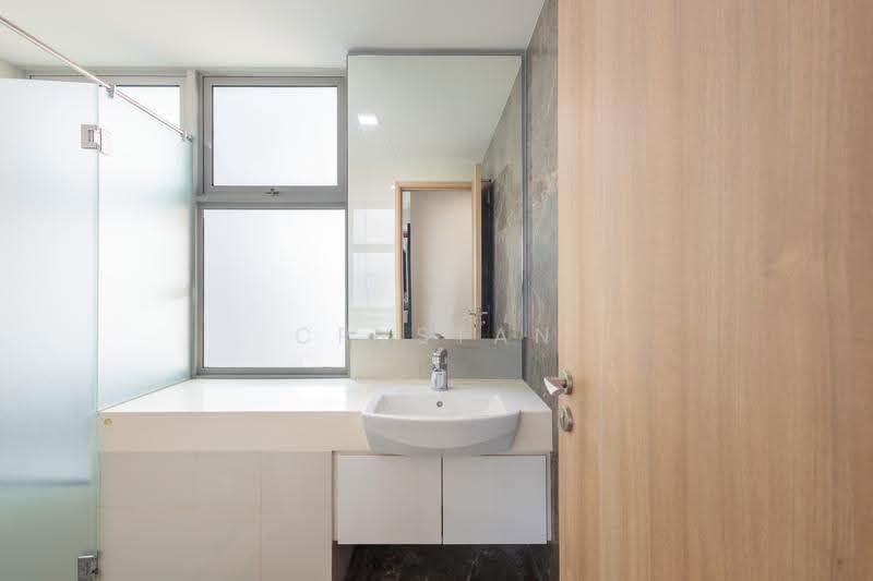 Caspian, 50 Lakeside Drive, Boon Lay / Jurong / Tuas, 3 Bedrooms, 1,238 sqft, Condominium For Rent, by Crystan Lim, 500262027 - Bathroom - PropertyGuru.com.sg