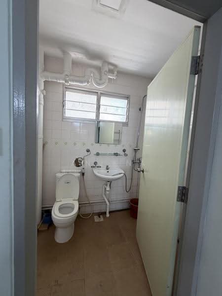 638 Pasir Ris Drive 1, 638 Pasir Ris Drive 1, Pasir Ris / Tampines, 4 Bedrooms, 1,313 sqft, HDB Flat For Rent, by Anjana Agarwal, 500262042 - Bathroom - PropertyGuru.com.sg