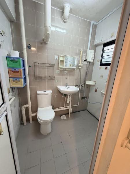 416 Eunos Road 5, 416 Eunos Road 5, Eunos / Geylang / Paya Lebar, 2 Bedrooms, 807 sqft, HDB Flat For Sale, by Yap Shu Hua, 500262044 - Bathroom - PropertyGuru.com.sg