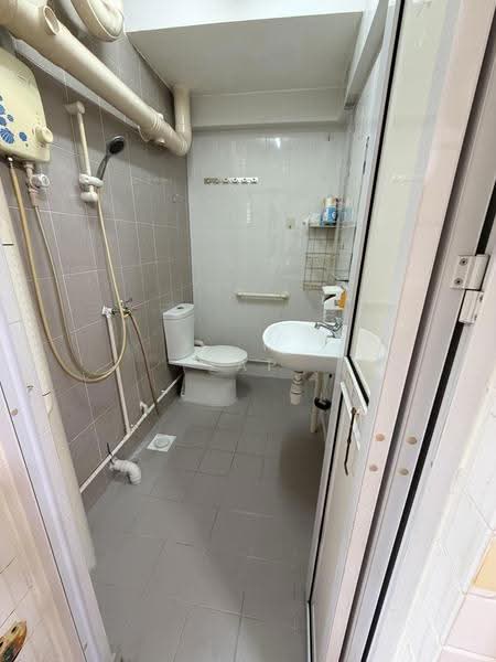 416 Eunos Road 5, 416 Eunos Road 5, Eunos / Geylang / Paya Lebar, 2 Bedrooms, 807 sqft, HDB Flat For Sale, by Yap Shu Hua, 500262044 - Bathroom - PropertyGuru.com.sg