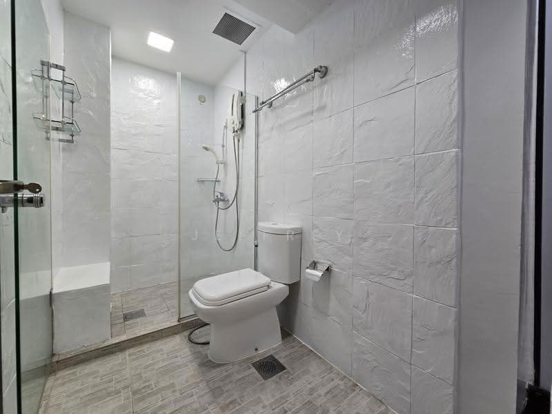 Eastwood Green, 10 Eastwood Road, Bedok / Upper East Coast, 2 Bedrooms, 1,012 sqft, Condominium For Sale, by Jeffrey Zeus, 500262049 - Bathroom - PropertyGuru.com.sg