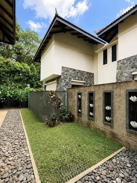 Exquisite Hilltop Balinese Sanctuary (GCB) at Prestigious Chatsworth (Dist 10), Tanglin / Holland / Bukit Timah, 10+ Bedrooms, 28,000 sqft, Good Class Bungalow For Sale, by WILLI CHING, 500262052 - Exterior - PropertyGuru.com.sg