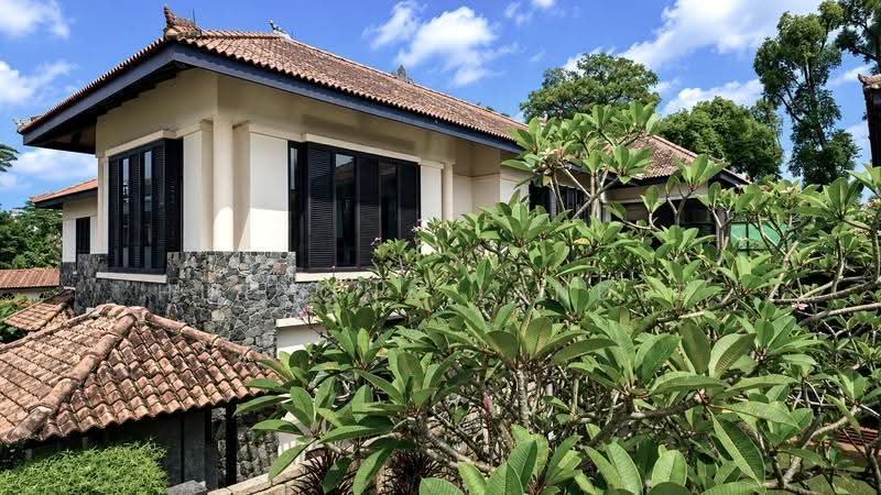 Exquisite Hilltop Balinese Sanctuary (GCB) at Prestigious Chatsworth (Dist 10), Tanglin / Holland / Bukit Timah, 10+ Bedrooms, 28,000 sqft, Good Class Bungalow For Sale, by WILLI CHING, 500262052 - Exterior - PropertyGuru.com.sg