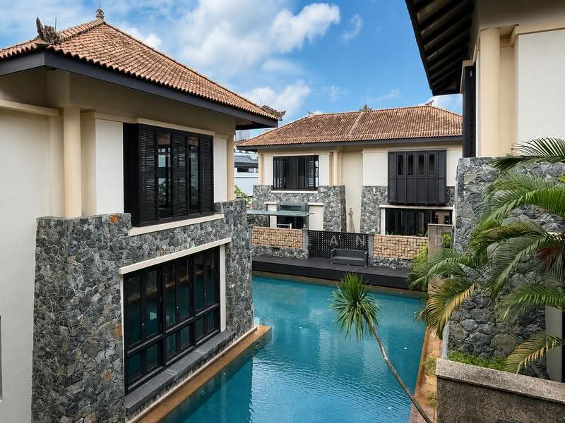 Exquisite Hilltop Balinese Sanctuary (GCB) at Prestigious Chatsworth (Dist 10), Tanglin / Holland / Bukit Timah, 10+ Bedrooms, 28,000 sqft, Good Class Bungalow For Sale, by WILLI CHING, 500262052 - Exterior - PropertyGuru.com.sg